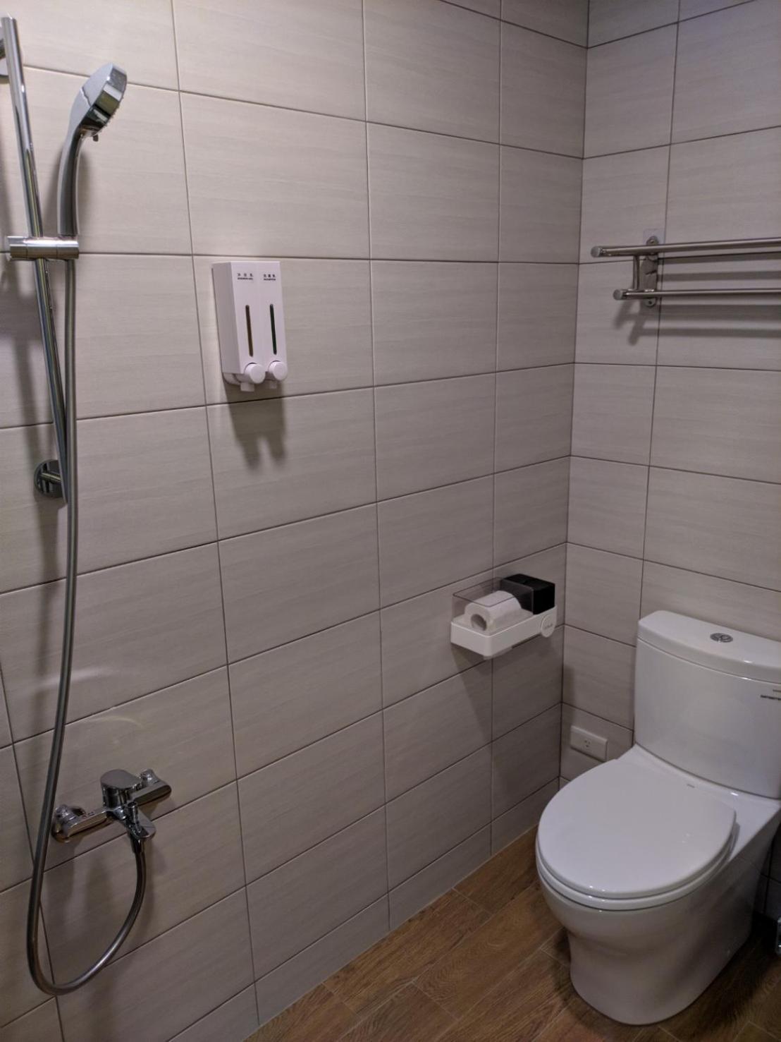 微趣 Wechill Hotel Tainan Luaran gambar